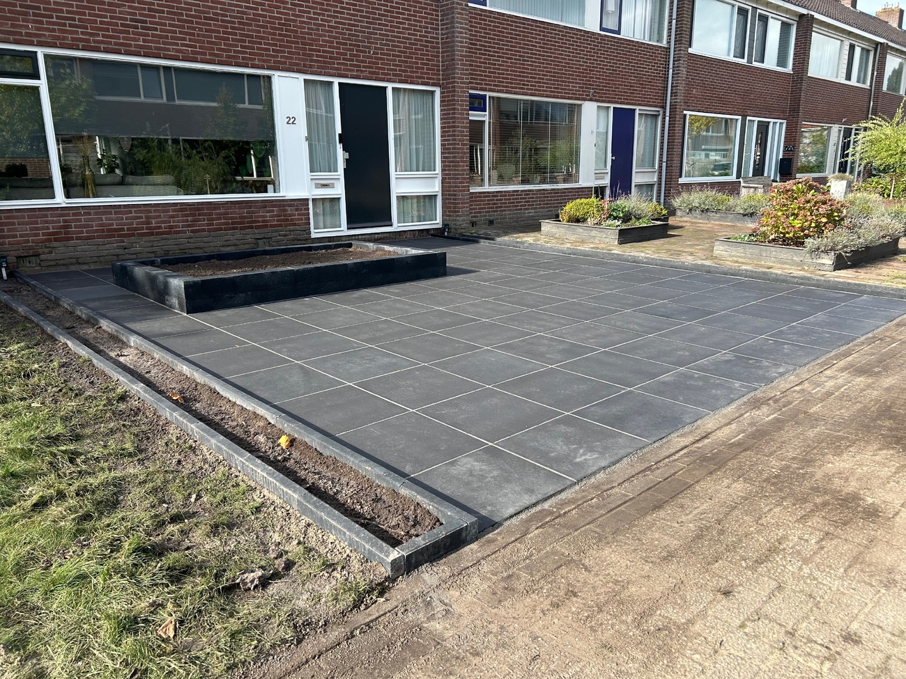 Overkapping en bestrating op maat gemaakt in Gorredijk