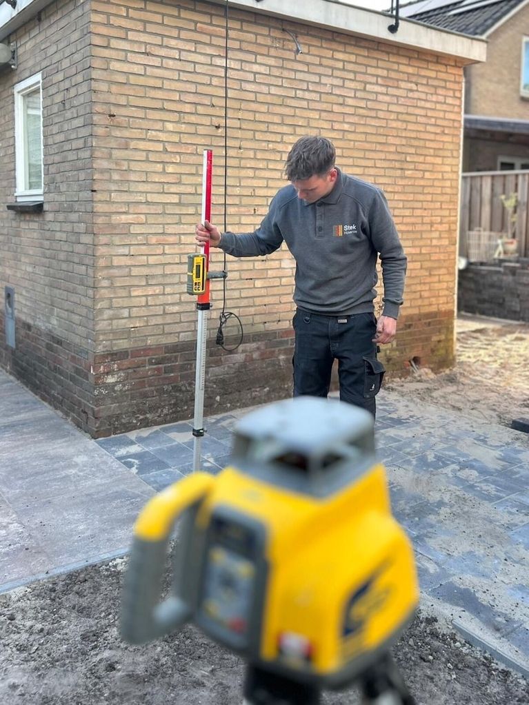 Leonard Stek Hovenier grondwerk met rotatielaser