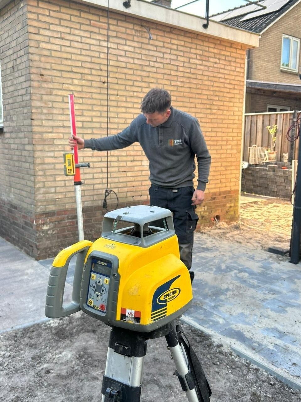 Leonard Stek Hovenier grondwerk met rotatielaser