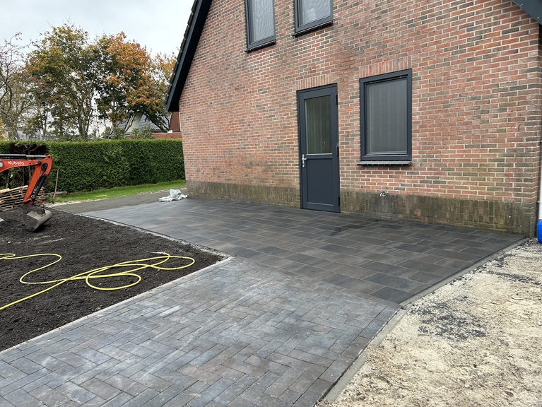 Bestrating uitgevoerd volgens wens in Leek