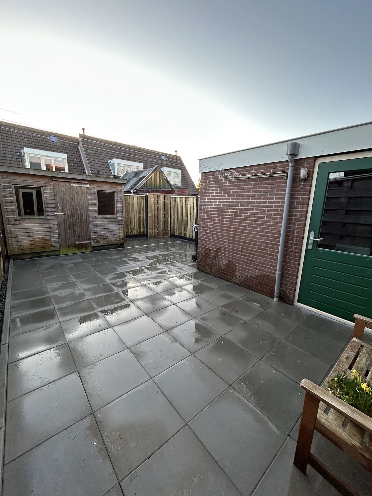 Onderhoudsvrije tuin gerealiseerd in Broeksterwald