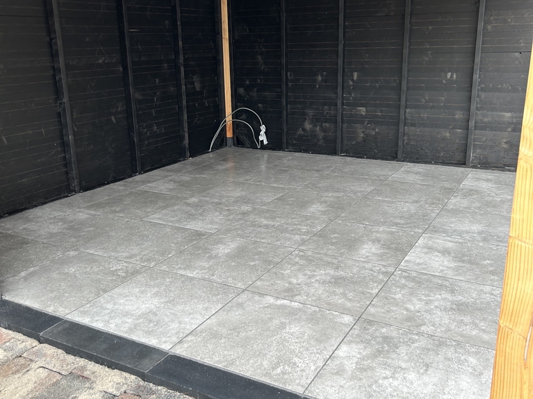 Overkapping met bestrating in Gorredijk