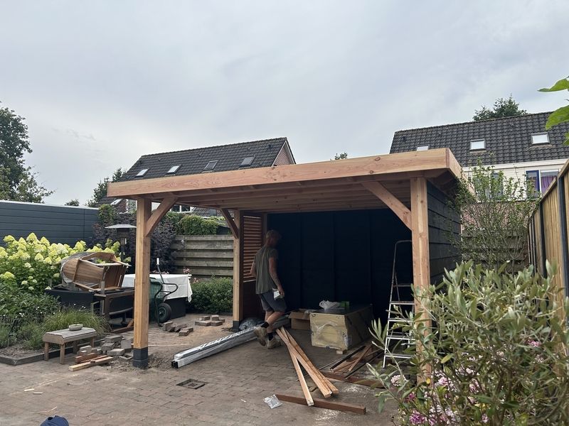 Overkapping door Stek Hovenier