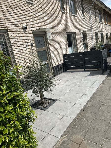 Bestrating voortuin met beplanting