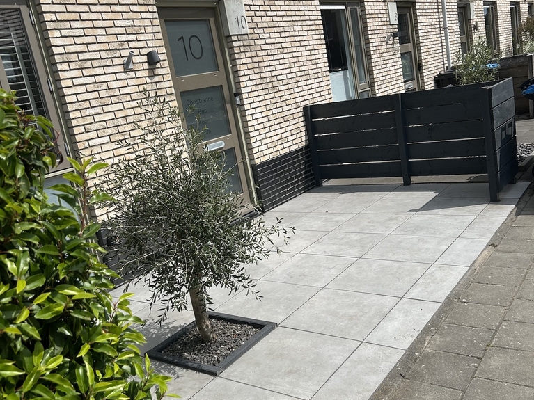 Voortuin straten met beplantiing